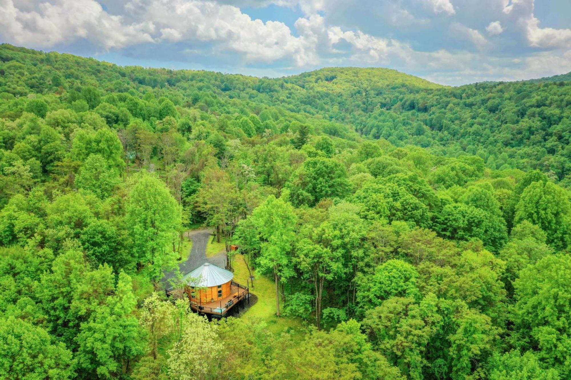 Shenandoah Yurt: Hot Tub~Wood Stove~Wifi~Evcharger Villa Stanley Exterior photo